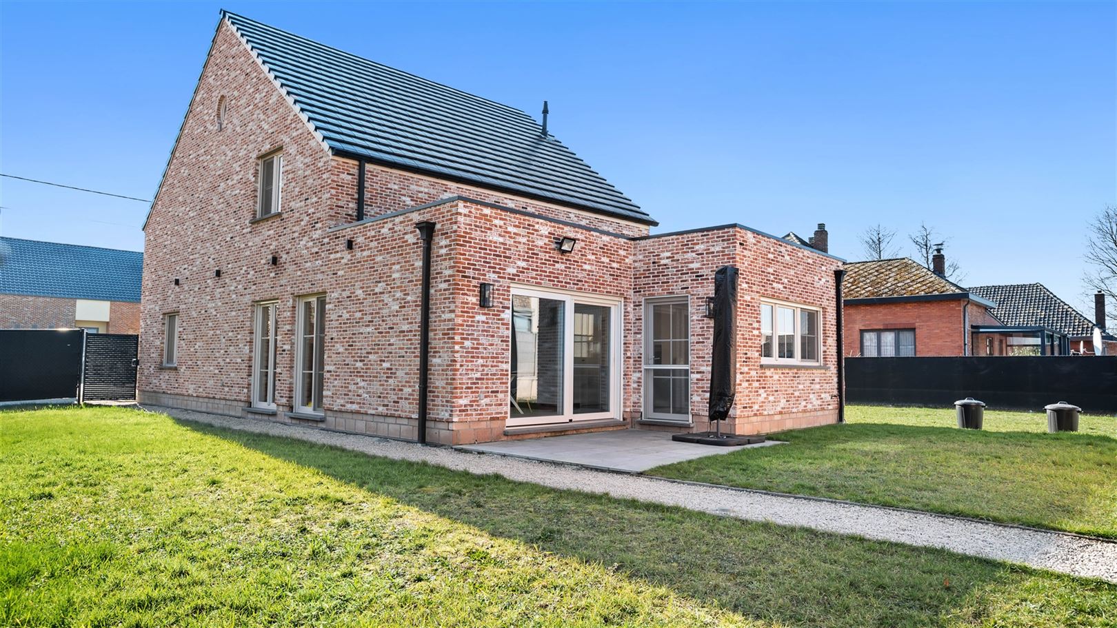 TE KOOP: Kwalitatief afgewerkte woning te Heusden-Zolder! - foto 1