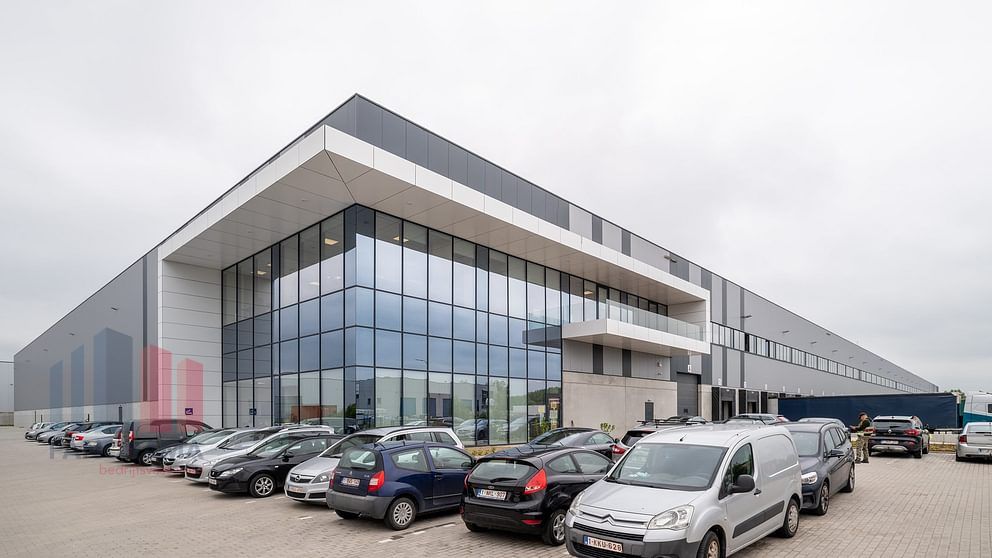 12,953 m² logistics warehouse with 71 m² offices and 1,407 m² mezzanine near the E42 - photo 5