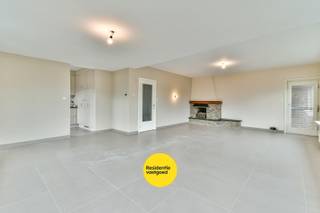 Tweeslaapkamerappartement op de 2de verdieping in hartje Oudenburg, aan de markt. Dit appartement bevat een inkom, apart toilet, badkamer met...