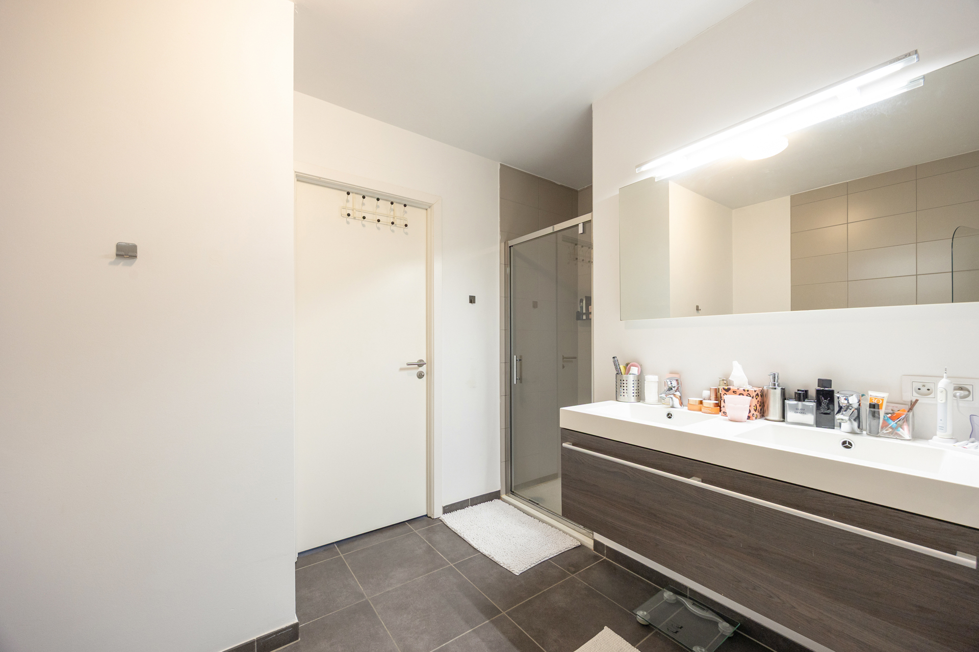 Gelijkvloers appartement met gezellig terras en tuin - foto 4