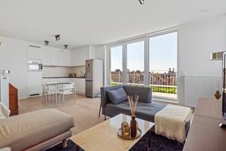 Stap binnen in dit prachtige duplexappartement in het bruisende Wemmel!Net geen nieuwbouw meer (aankoop mogelijk aan 2% registratierechten), maar met...