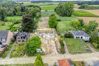 AANKOOP AAN 6 % BTW MOGELIJK . VERKOOP OP PLAN nieuwbouw luxevilla in het groen (Rechter woonst). Beide villa’s zijn ontworpen om maximale licht-...