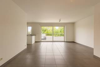 Op een topligging in het charmante Loppem vind je dit lichtrijke en praktisch ingedeelde gelijkvloers appartement — een ideale plek voor wie...