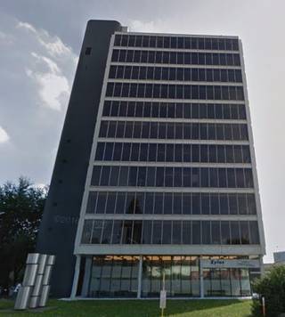 Vernieuwde kantoren met HVAC- en sprinklersysteem. Andere oppervlaktes op maat van de huurder mogelijk. Restaurant op bovenste...