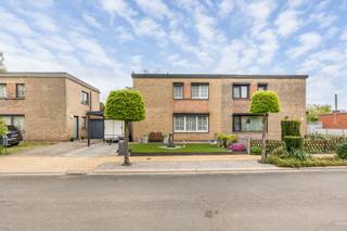 Gerenoveerde woning met o.a. 3 slpks, een tot wasplaats/berging omgebouwde garage én onderhoudsvriendelijke tuin. Dit in een zeer rustige,...