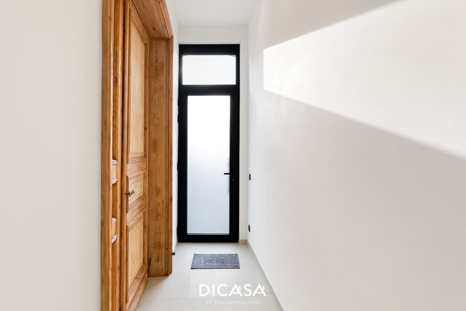 Totaal gerenoveerde woning met karakter en drie slaapkamers - foto 2