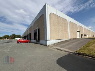 Op een strategische zichtlocatie langs de Leuvensesteenweg in Zaventem bevindt zich dit functionele logistieke gebouw van +/- 3.450 m². De site...