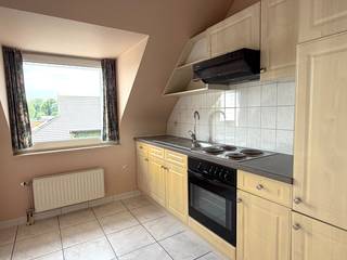 Een lichtrijk appartement op de 2e verdieping ....<br /><br />Via de lift gaan we naar de 2e verdieping van deze kleine residentie. We komen het appartement binnen in de hal met apart toilet. Van hieruit is er ook toegang tot de slaapkamers, de badkamer en de leefruimte. De badkamer beschikt over een lavabo en ligbad. Langs de achterzijde zijn er 2 ruime slaapkamers. Vanuit één slaapkamer is er toegang tot het terras achteraan. Langs de voorkant vinden we de lichtrijke living met aansluitend de keuken. Aangrenzend aan de keuken is er een handige berging. Langs de voorzijde is er een klein terras. <br /><br />Het appartement wordt momenteel door de eigenaar opgeschilderd.<br />Centrale verwarming op aardgas. <br />Geen gemeenschappelijke kosten.<br />Dit appartement heeft een uitstekend EPC.<br /><br />We vinden dit appartement terug pal in het bruisende centrum van Lauwe met alle winkels (bakker, slager, supermarkt, openbaar vervoer, ...) op wandelafstand.