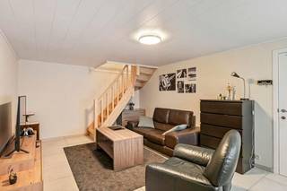 Ben je op zoek naar een betaalbare en instapklare woning op een centrale locatie?Dan is deze charmante woning met vernieuwde badkamer én ruime garage...