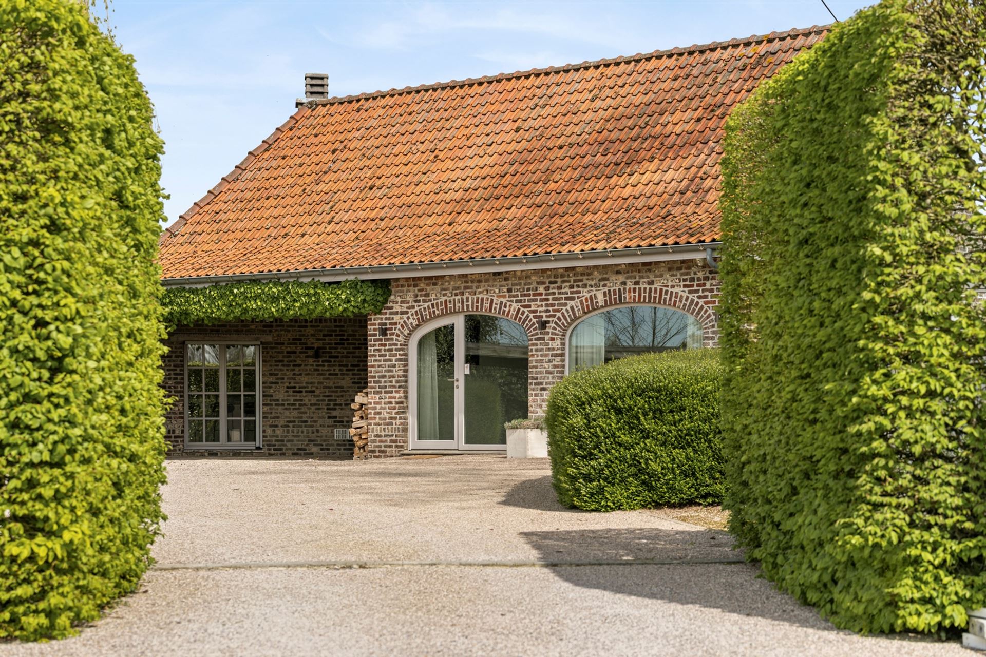 Charmante hoeve met zwembad en praktijk in Kruishoutem - foto 2