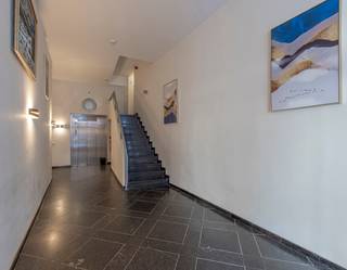 Zeer goed gelegen en uiterst charmant appartement, volledig gerenoveerd en smaakvol ingericht in 2017. Dit mooi en modern appartement is gelegen...