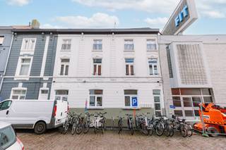 Instapklaar appartement op een toplocatie in Sint-AmandsbergEPC-score: BMobi-score: 9.4/10In de Kunstenaarstraat 21 in Sint-Amandsberg bevindt zich...