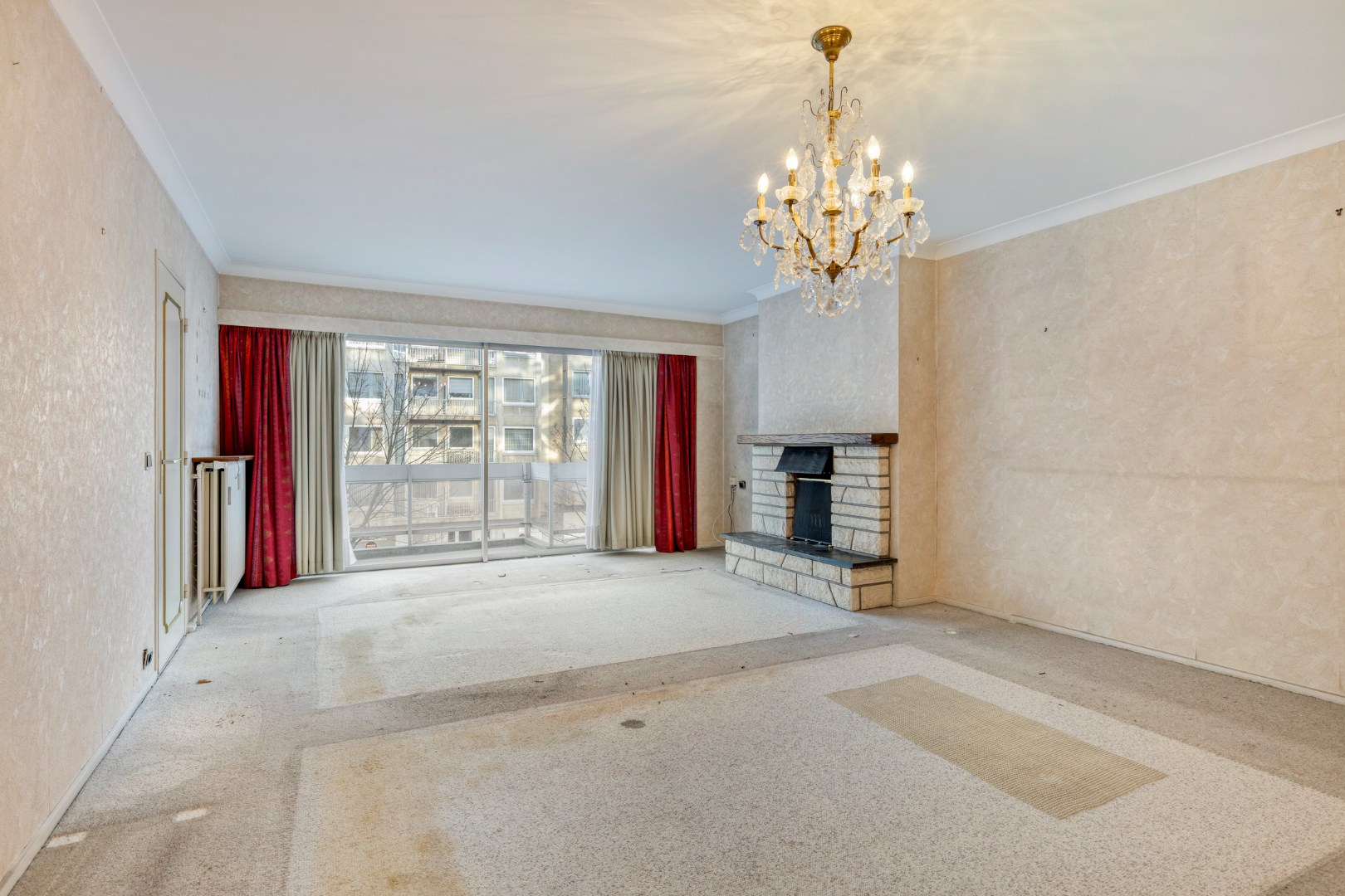 Grand appartement avec 2 chambres, cave et garage. - photo 2