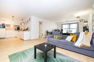 BRUSSELS CENTRUM, Martelarenplein, gelegen op de 2e verdieping van een gebouw uit 2013, mooi appartement van ± 87m² in goede staat. Het bestaat...
