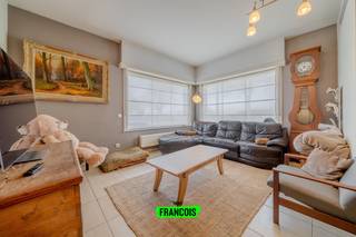 Bent u op zoek naar een ruime woning te koop nabij het centrum van Ieper? Deze verzorgde halfopen bebouwing in het charmante Zillebeke...