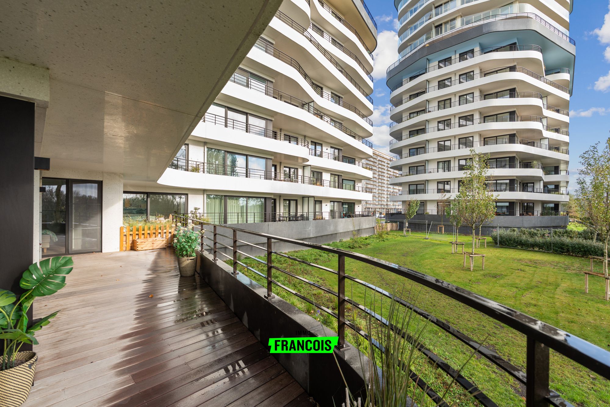 Schitterend twee slaapkamer appartement met ruime terrassen en zicht op de golf te Oostende - foto 3