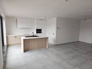 Nieuwbouwappartement te huur in het centrum van Zoerle-Parwijs — modern, ruim en instapklaar. Dit gloednieuwe appartement (2025) van 80 m² op de...