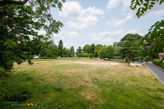 Unieke groen-georiënteerde projectzone voor meergezinswoningen aan het Heldenpark in Eeklo, waarbij de projectzone (met een maximum van 2.101...