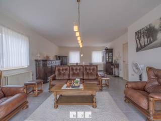 <span><strong>DUPLEX APPARTEMENT MET 2 SLAAPKAMERS, TERRAS & GARAGE GELEGEN TE STOKKEM. <br /><br /></strong><strong>TROEVEN:<br /></strong>- Ruim appartement.<br />- 2 slaapkamers.<br />- Groot terras.<br />- Eigen garage.<br />- Ook ideaal als investering.<br /><strong><br /></strong><strong>VERDIEPING +01 (60,98 m²)<br /></strong>- Inkomhal (4,58 m x 2,29 m = 10,48 m²): tegelvloer.<br />- Woonkamer (4,71 m x 8,45 m = 39,79 m²): doorgang naar terras via schuifraam, tegelvloer.</span><br /><span>- Keuken (2,61 m x 3,76 m = 9,81 m²): volledig geïnstalleerde keuken met onder- en bovenkasten, lades, keramische kookplaat, dampkap, oven, koelkast, tegelvloer.</span><br /><span>- Toilet (1,00 m x 0,90 m = 0,90 m²): zittoilet, lavabo, tegelvloer.</span><br /><br /><span><strong>VERDIEPING</strong> <strong>+02 (33,44 m²)</strong></span><br /><span>- Overloop (1,00 m x 1,00 m = 1,00 m²): tegelvloer.<br />- Badkamer (1,93 m x 3,39 m = 6,54 m²): ingericht met badkamermeubel met dubbele lavabo, onderkast, aparte douche, ligbad, zittoilet, tegelvloer.<br />- Berging/wasplaats (1,93 m x 3,06 m= 5,90 m²): aansluiting wasmachine, tegelvloer.<br />- Slaapkamer 1 (2,90 m x 4,20 m = 12,18 m²): tegelvloer.<br />- Slaapkamer 2 (3,40 m x 2,30 m = 7,82 m²): tegelvloer.<br /></span><br /><span><strong>EXTERIEUR</strong></span><br /><span>- Terras (5,90 m x 8,50 m = 50,15 m²): vaste trap naar achterzijde blok.<strong><br /></strong>- Garage.<br /><br />Bekijkt u deze advertentie via een aanverwante vastgoedsite, surf dan zeker naar onze website <strong>www.N78vastgoed.be</strong> voor een uitgebreide beschrijving en foto's. <strong>Meer info: +32 (0)89 86 18 88 of info@N78vastgoed.be.</strong><br /></span>