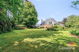 CASALINA Real Estate propose à la vente en exclusivité : dans l’un des quartiers les plus prisés, à deux pas de la Place Dumon. Cette spacieuse...
