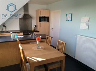 EERSTE BEZOEKDAG WOENSDAG 18/02 OP AFSPRAAK VAN 14U TOT 18U MODERN APPARTEMENT MET 2 SLAAPKAMERS EN CARPORTDit modern appartement, gelegen op de...