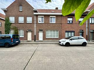 INDIEN U EEN BEZOEK WENST IN TE PLANNEN GELIEVE EEN BEZOEK AAN TE VRAGEN VIA WWW.HILLEWAERE.BE VIA DE RODE KNOPInstapklare gerenoveerde rijwoning...