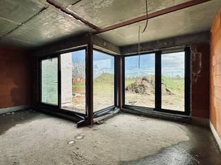 Deze unieke gesloten bebouwing, BEN (Bijna-energieneutraal), maakt deel uit van het project Kemzekestraat gelegen te Kemzeke met 4 wooneenheden...