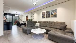 Bij ImmoFusion 7/7 “open huis” : klik op onze 3D-TOUR.Ervaar vastgoed alsof je er zelf doorloopt!Stap binnen in deze quasi-nieuwe woning (2021)...