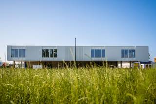 Deze uitgeruste en instapklare nieuwbouw kantoorruimte van 177 m² biedt een uitstekende opportuniteit voor uw onderneming in het groene en...