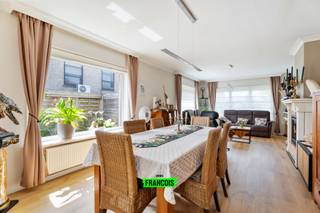 Vlakbij diverse grootwarenhuizen (Colruyt, Aldi, Lidl, Action ...) en het sportcomplex van Diksmuide bevindt zich deze gezellige woning in een...