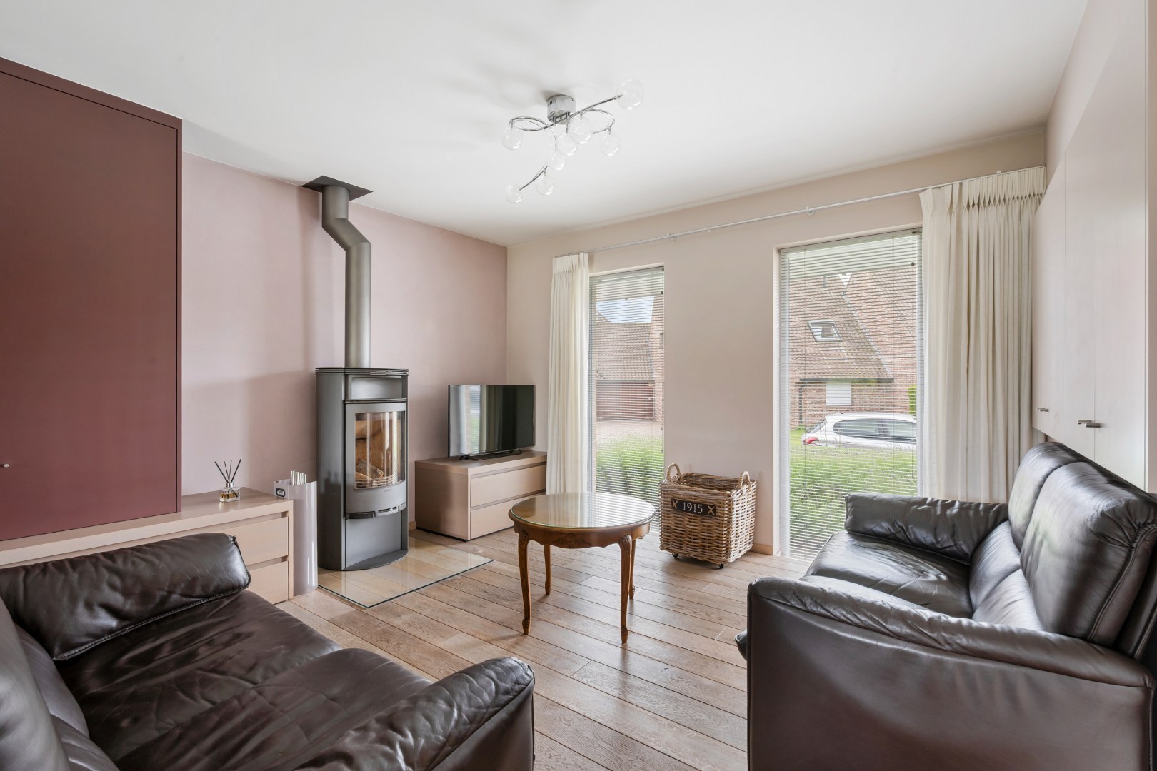 Well-maintained house with 4 bedrooms, garage with driveway, and garden in Poperinge - photo 4