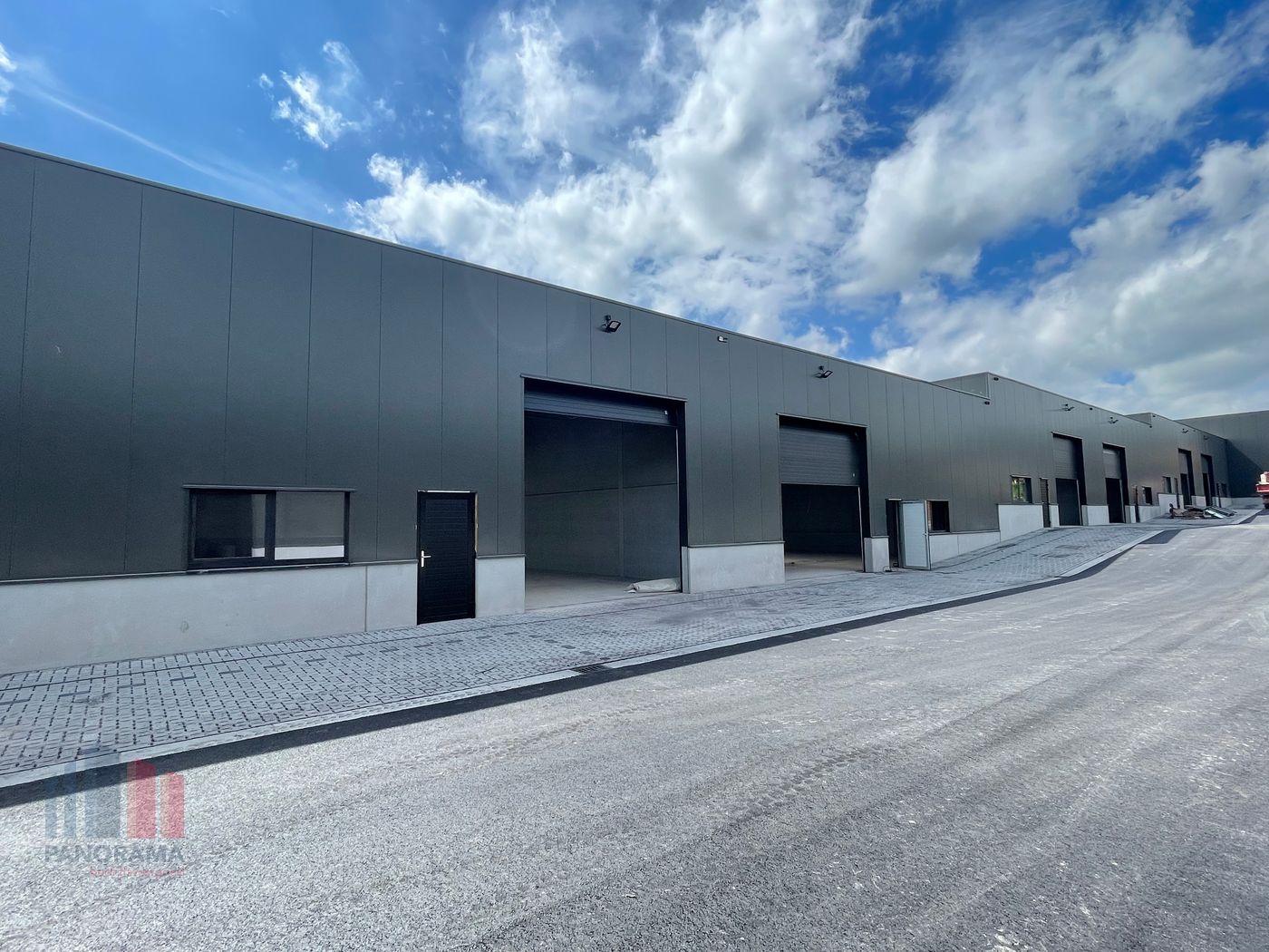 Nieuwbouw KMO-unit van 445 m² langs Deinsesteenweg - foto 1