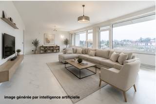<strong>7e doorzon • Gerenoveerd 2025 • Twee balcons</strong><br /><br />Op de 7e verdieping van een verzorgd gebouw uit 1968 biedt dit volledig gerenoveerde doorzonappartement (2025) talrijke voordelen: royale volumes, vrij zicht, lichtinval aan beide zijden, driedubbele beglazing en twee balkons (±9,5 m² elk) om zowel 's ochtends als 's avonds van te genieten.<br /><br /><strong>±97 m² netto (111 m² bruto) • 3 slaapkamers • 2 doucheruimtes • Kelder + grote garage ±18 m² (€30.000)</strong><br /><br />De ruimte ontvouwt zich vloeiend: inkomhal (±5 m²), ruime woonkamer (±35 m²) die uitgeeft op beide balkons, volledig uitgeruste keuken (±7,5 m²), nachthall (±5 m²), drie slaapkamers (±10 m², ±10 m², ±15 m²) en twee doucheruimtes - douchekamer (±4 m²) + badkamer met ligbad (±4,5 m²). <br />EPC: D-.<br /><br />In bijlage: kelder (±10 m²) en grote privé-garagebox (±18 m²) in de kelder.<br /><br /><strong>Alsembergsesteenweg • Hoofdas Sint-Gillis/Vorst/Ukkel</strong><br /><br />Gewilde ligging op een structurerende as: winkels, diensten en vervoer in de onmiddellijke nabijheid, met vlotte verbindingen naar het centrum en de residentiële wijken.<br />Een instapklaar gezinsappartement, compleet en rationeel: ideaal als uiterst functionele hoofdverblijfplaats.<br /><br />Geïnteresseerd?<br />Klik op "<span>Een bezoek reserveren</span>" rechtsboven om online uw tijdslot te kiezen.<br /><br /><strong>We Invest BXL-ALTITUDE | bruxelles.altitude@weinvest.be | 02/217.22.91</strong>
