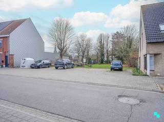 Droomt u van een eigen woning in het hart van Lauwe? Deze ruime bouwgrond van maar liefst 771m² biedt alle mogelijkheden voor het realiseren van...