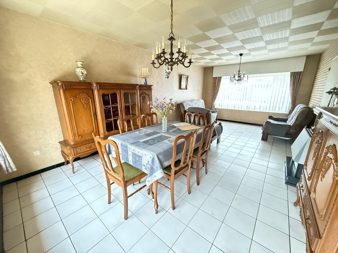 Half open bebouwing met 3 slaapkamers en garage, gelegen in een rustige woonwijk op 277m² - foto 5