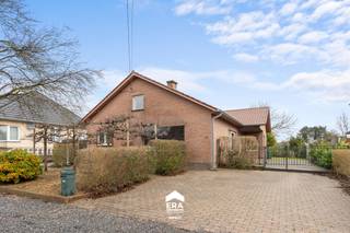 [[ DIT PAND NEEMT DEEL AAN DE ERA OPEN HUIZEN DAG OP 14/3 VAN 9:30 TOT 10:30 ]]Te koop: ruime woning met 6 slaapkamers in Oudsbergen, gelegen in een...