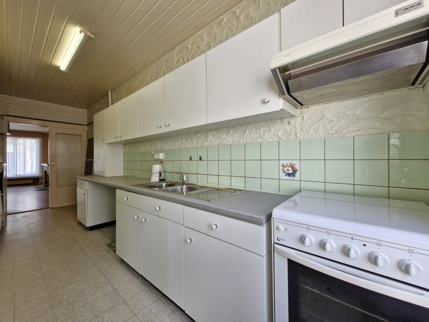 Charmant gelijkvloers appartement met stadskoer in hartje Heist - foto 4