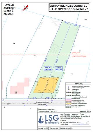 <p>Ontdek deze unieke bouwpercelen in de geliefde Sint-Adrianusstraat in Ravels, ideaal voor de realisatie van een halfopen bebouwing. De percelen combineren de rust en geborgenheid van een aangename woonwijk met het open uitzicht op het achterliggende agrarische landschap.</p>
<p>Dankzij de uitstekende ligging geniet u van een groene en residentiële omgeving, terwijl alle dagelijkse voorzieningen vlot bereikbaar blijven.</p>
<p>Voor de bouw van twee halfopen woningen zijn de vergunningen momenteel in aanvraag, waardoor u uw bouwproject met vertrouwen en zonder onnodige vertragingen kunt opstarten.</p>
<p>Ravels, gelegen in het hart van de groene Kempen, biedt het beste van twee werelden. Enerzijds de rust en de ruimte, met prachtige natuurgebieden zoals de Staatsbossen op een steenworp afstand. Anderzijds het comfort van een vlotte bereikbaarheid. Het centrum van Turnhout, bevindt zich op korte afstand en biedt een uitgebreid aanbod aan winkels, scholen, horeca en ontspanning. Dankzij de nabijgelegen E34 geniet u van een vlotte verbinding naar Antwerpen, Eindhoven en andere belangrijke steden in de regio.</p>
<p><strong>Bouwgrond (Lot 2) voor uw halfopen droomwoning<br /></strong>Bent u op zoek naar de perfecte locatie voor uw nieuwe thuis? Dit prachtige perceel van <strong>1.083 m²</strong> in de Sint-Adrianusstraat is bestemd voor een halfopen bebouwing. U heeft alle ruimte om een comfortabele en moderne gezinswoning te realiseren in een rustige, groene en residentiële omgeving. De vergunning is reeds aangevraagd, waardoor u snel kunt starten met de realisatie van uw plannen. Een slimme investering in uw toekomst en woonplezier.</p>
<p><strong><span>Ook beschikbaar:<br /></span></strong>- Lot 1: bouwgrond van 1.125 m², inclusief 1.396 m² extra achterliggende grond. Ideaal voor wie droomt van een grote tuin, hobbyweide of moestuin.<br />- Achterliggend perceel: 1.396 m² grond voor agrarisch of hobbymatig gebruik.<br />- Totaalpakket: twee bouwpercelen met achterliggende grond, samen goed voor 3.604 m². Ook mogelijk als één bouwperceel voor open bebouwing van 2.208 m².<br /><br />Heeft u interesse in een van deze percelen? Neem dan vandaag nog contact met ons op voor meer informatie.</p>
<p>* Stedenbouwkundige inlichtingen zijn in aanvraag.<br />* PV: voor het plaatsen/stockeren van bouwmaterialen.<br />* Oppervlakten zijn indiciatief, conform plan.<br />* Verkavelingsaanvraag ingediend</p>