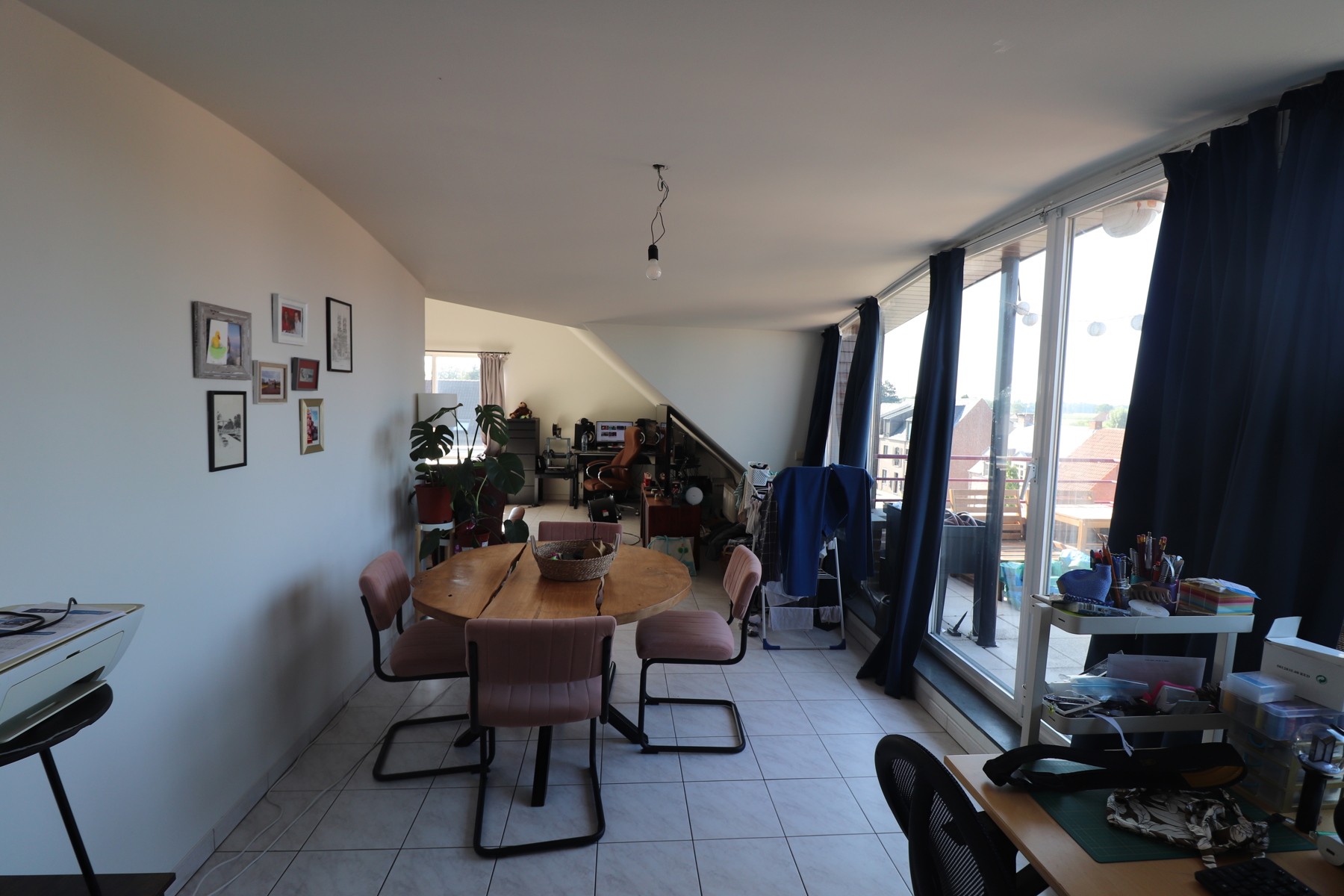 Ruim 1-slaapkamerappartement (121m²) met lift, terras, garage en autostaanplaats. - foto 5