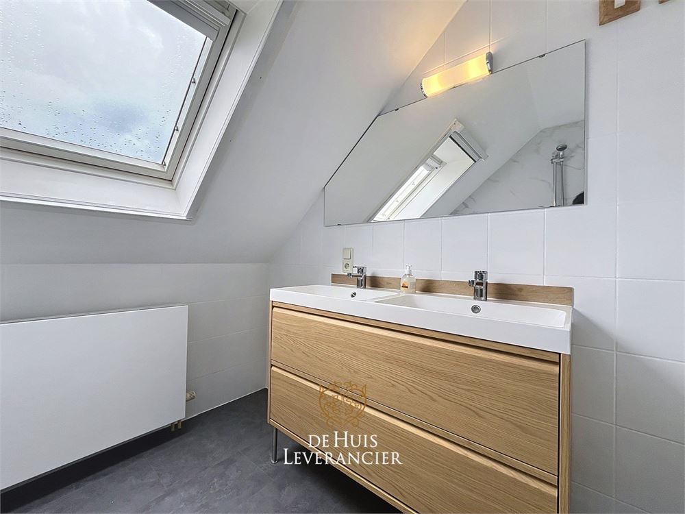 Instapklare, gerenoveerde villa in het hart van Kontich waar rust en comfort gegarandeerd worden - foto 3