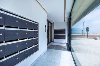 GROOT HOEKAPPARTEMENT van 165 m² op het Albertplein te Knokke Zoute met ZEEZICHT. Gelegen in residentie “het Zoute” op de 4de verdieping, met...