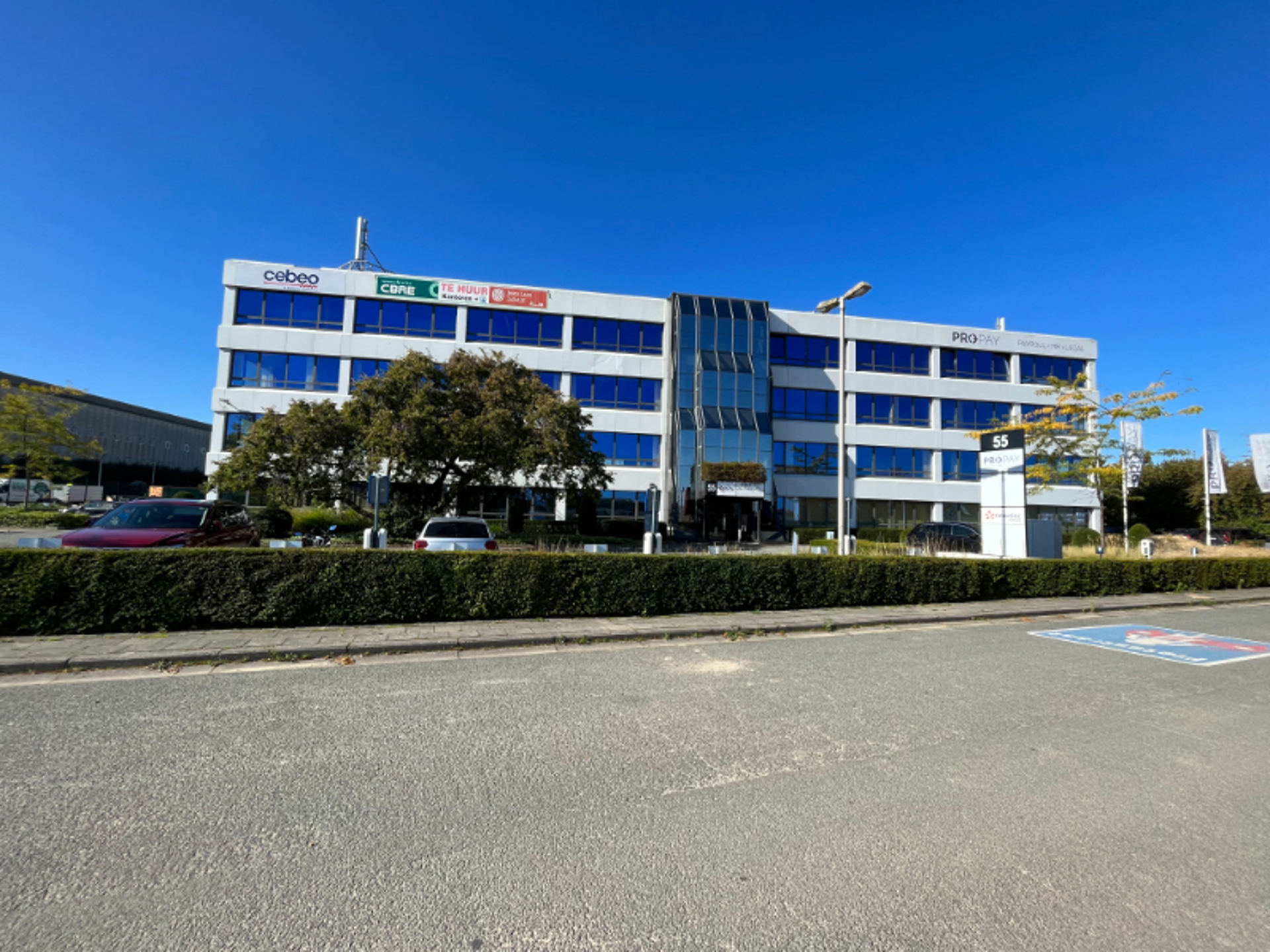 Commercial à louer à Haren - photo 1