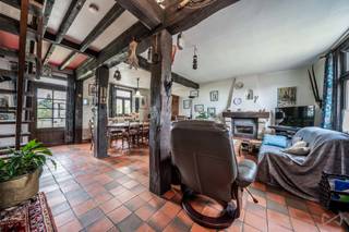We Invest Hesbaye vous propose cette maison 4 façades, située à Oteppe, dans un environnement calme. Apres rénovation, vous aurez un véritable...