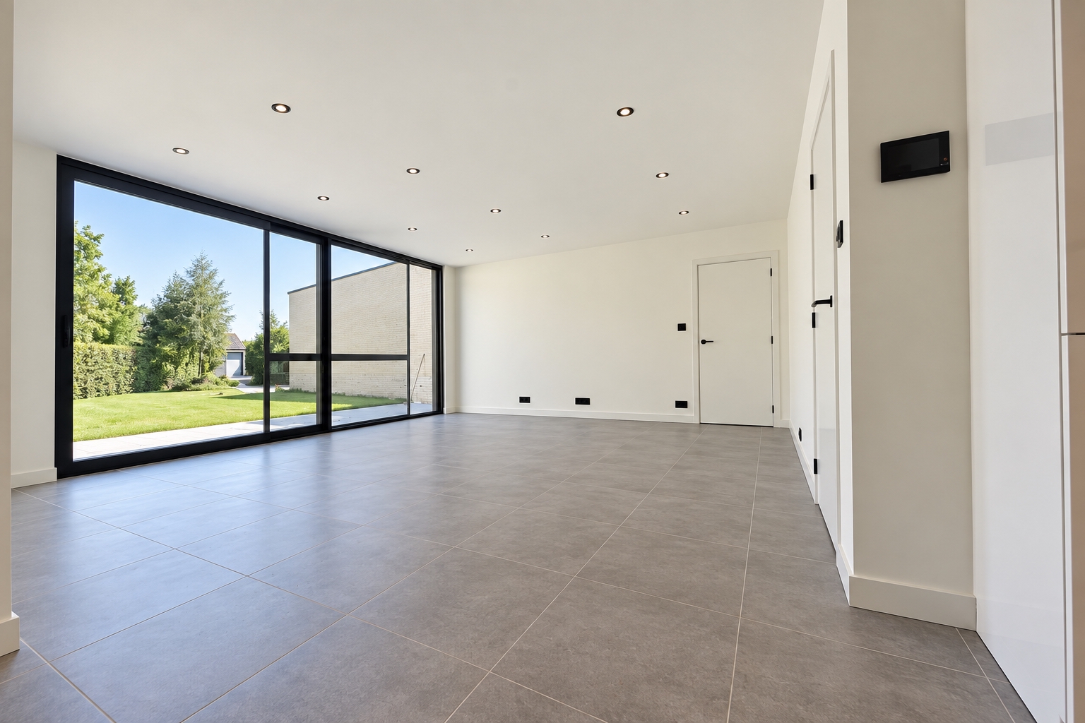 Vernieuwde woning met 4 slpk, 2 badk, garage, tuin met terras voor 495.000 EUR - foto 4