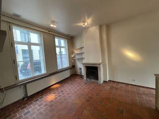 In één van de mooiste straten van Brugge centrum, vlakbij alle winkels CHARMANT ENERGIEZUINIG LICHTRIJK WOONHUIS met stadsTUINTJE, 3 SLAAPKAMERS,...