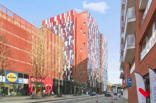 Bienvenue à Louvain ! Vous recherchez une opportunité d'investissement sans les tracas liés à la location ou à la gestion de votre bien ? Ne cherchez plus ! Waterview est un projet unique qui offre l'occasion idéale de réaliser un investissement immobilier en toute sérénité.<br /><br />Qu'est-ce qui rend Waterview si spécial ? Un partenariat avec la KU Leuven garantit que l'intégralité du processus de location et de gestion du studio est prise en charge pour vous ! Vous trouverez plus d'informations sur ce partenariat avec la KU Leuven en suivant ce lien :<br /><br />https://www.kuleuven.be/residenties/waterview<br /><br />Ce magnifique studio est spécialement conçu pour les étudiants ; il bénéficie de finitions de haute qualité et est situé dans un quartier résidentiel entièrement réaménagé, au niveau du Vaartkom.<br /><br />Le studio est équipé d'une cuisine et d'une salle de bain privatives, ainsi que d'un lit, d'une armoire, d'une table, d'une chaise et d'un meuble à tiroirs. Le bâtiment dispose également d'un grand local à vélos sécurisé.<br /><br />En bref, Waterview vous offre la possibilité d'investir dans l'immobilier sans les soucis habituels liés à la location et à la gestion. Saisissez cette opportunité de valoriser votre investissement dans un quartier dynamique, idéalement situé à proximité de la gare de Louvain.<br /><br />Intéressé ? Prenez rendez-vous dès aujourd'hui pour une visite sur place avec Ruben, via info@bvm-vastgoed.be ou en appelant le 016 23 21 45.