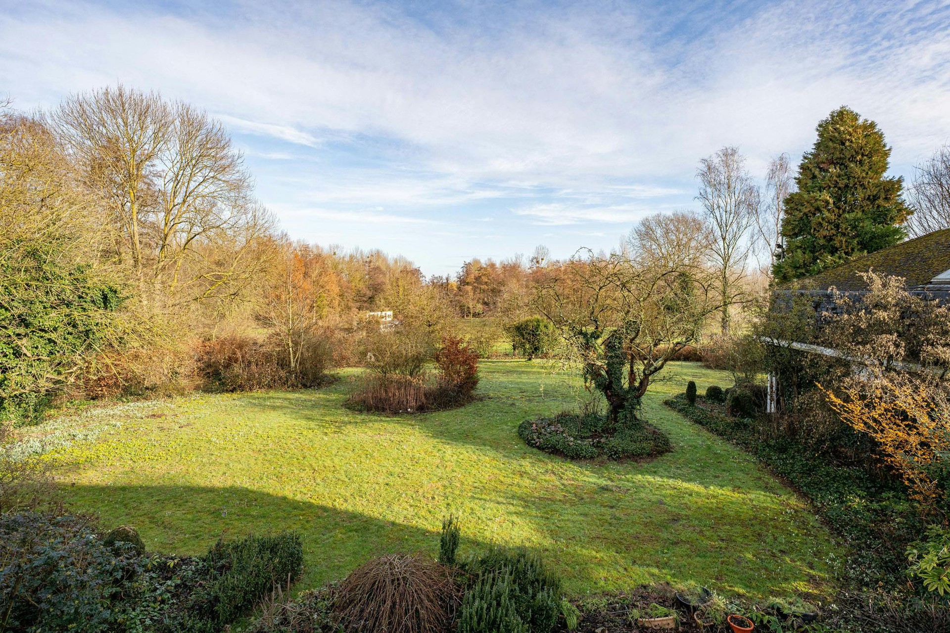 Karaktervolle architectenvilla op uitzonderlijk domein in Diepenbeek - foto 2