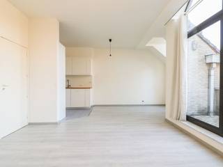 <p><span>Ben jij op zoek naar een gezellige, comfortabele thuis op een toplocatie? Dit verzorgde appartement met twee slaapkamers biedt alles wat je nodig hebt! Centraal gelegen in het bruisende hart van Boechout. Winkels, openbaar vervoer en voorzieningen liggen op wandelafstand.</span></p><p><br /></p><p><span>Indeling: Lichtrijke woonkamer - open keuken - terrasje - twee volwaardige slaapkamers - vernieuwde badkamer met inloopdouche - berging</span></p><p><br /></p><p><span>Centraal gelegen</span></p><p><span>Instapklaar</span></p><p><span>Parkeermogelijkheid in de buurt</span></p>