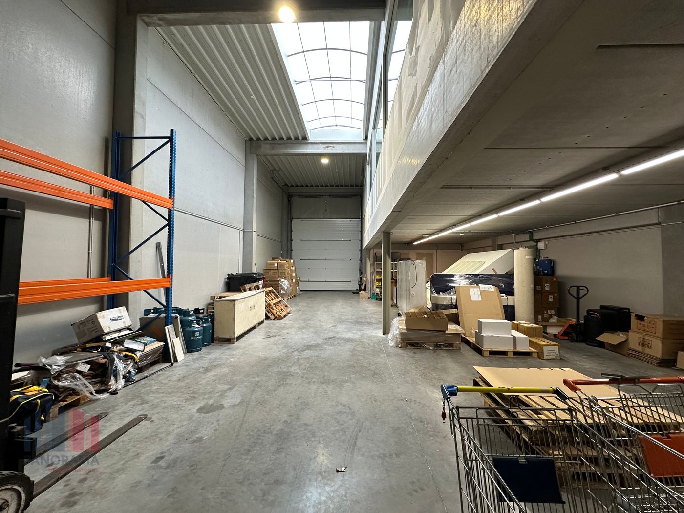 Modern en energiezuinige bedrijfsunit te huur in Waregem – instapklaar met magazijn en kantoren - foto 3