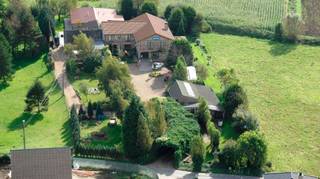 Dit West-Vlaams Charmehotel - Vakantiewoning met 10 kamers heeft een uitstekende en rustige ligging in Oudenburg op 12 km van Brugge, Oostende en...